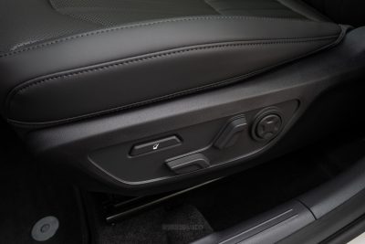 Kia Seltos comandi dei sedili elettrici anteriori