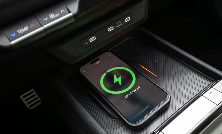 Kia Seltos vano per la ricarica wireless dello smartphone