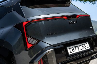 Kia Seltos fari posteriori, firma lumino