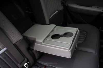 Kia Seltos poggiolo porta bevande sedili posteriori