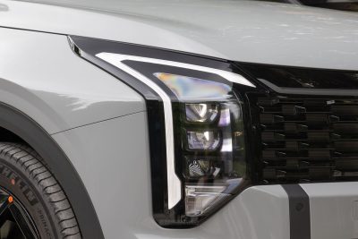 Kia Sportage Tri-Fuel Black Edition faro anteriore