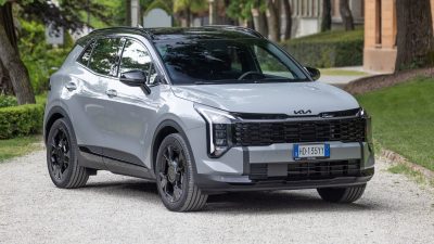 Kia Sportage Tri-Fuel Black Edition anteriore 3/4