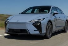 Lexus ES 350e Premium su strada