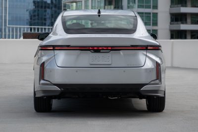 Lexus ES 350h Premium posteriore firma luminosa
