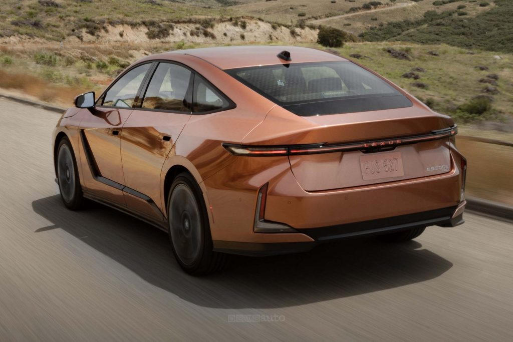Lexus ES 500e Luxury su strada
