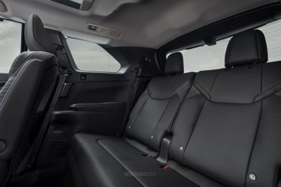 Lexus TZ terza fila posteriore