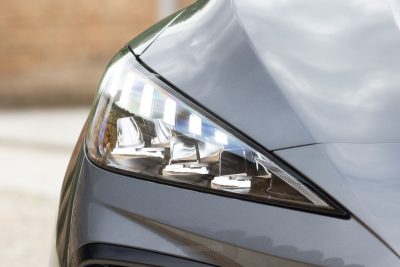 Nuova MG4 EV faro anteriore