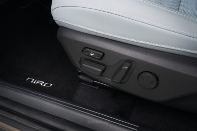 Nuova Kia Niro comandi regolazione sedile guidatore