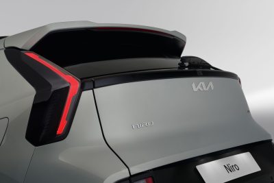 Nuova Kia Niro faro, portellone posteriore