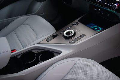 Nuova Kia Niro comandi della console centrale