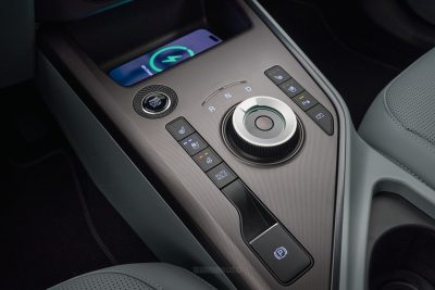 Nuova Kia Niro comandi della console centrale