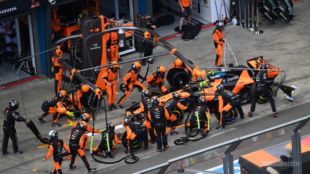 Un pit stop al box Mclaren.
