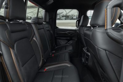 Ram 1500 Rumble Bee SRT sedili posteriori