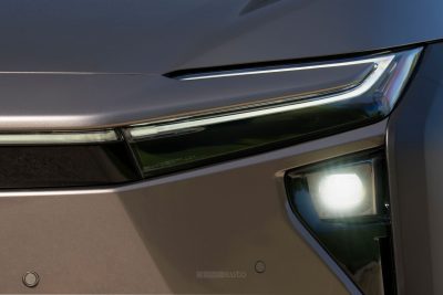 Toyota bZ4X Touring faro anteriore