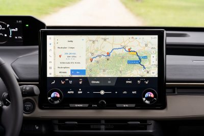 Toyota bZ4X Touring display infotainment da 14"