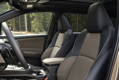 Toyota bZ4X Touring sedili anteriori