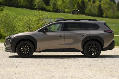 Toyota bZ4X Touring laterale