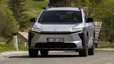 Toyota bZ4X Touring su strada