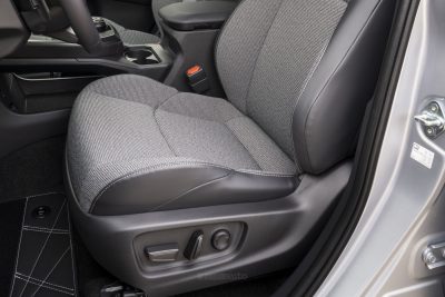 Toyota bZ4X Touring comandi dei sedili anteriori elettrici
