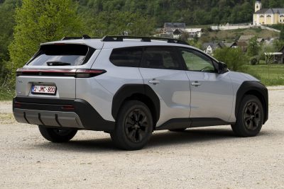 Toyota bZ4X Touring posteriore 3/4