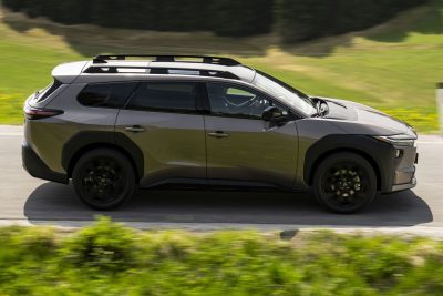 Toyota bZ4X Touring su strada