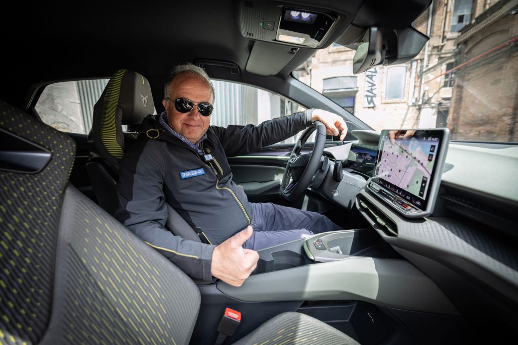 L'abitacolo della Cupra Raval VZ durante il test drive a Barcellona