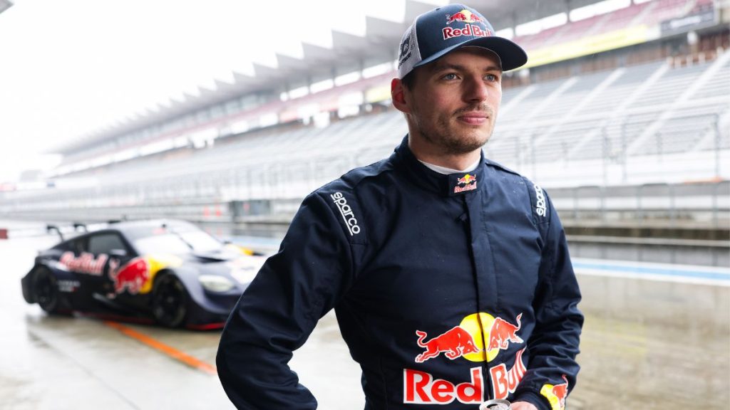 Max Verstappen al Fuji Speedway su Nissan Z Nismo del Super GT