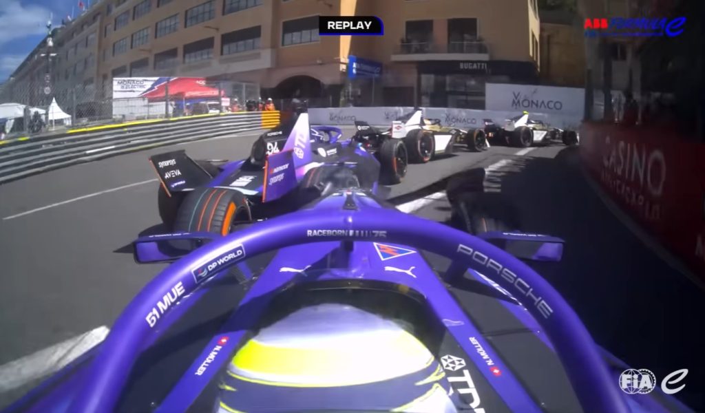 Il momento del tamponamento tra Müller sul compagno Wehrlein del team Porsche