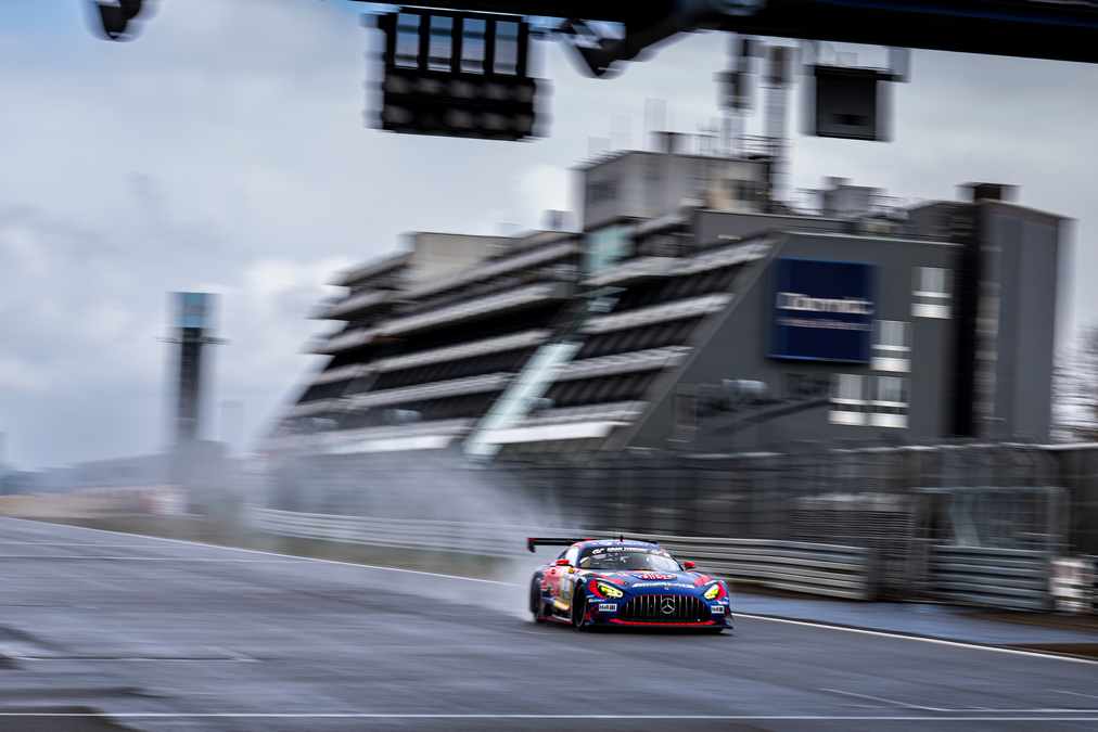 Max Verstappen partecipa alla 24 Ore del Nurburgring con Mercedes in pista al Nurburgring