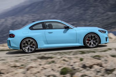 BMW M2 M xDrive su strada