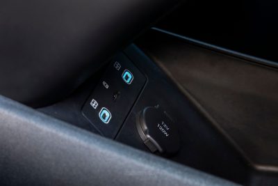 BYD Dolphin G DM-i prese USB-C nella console centrale