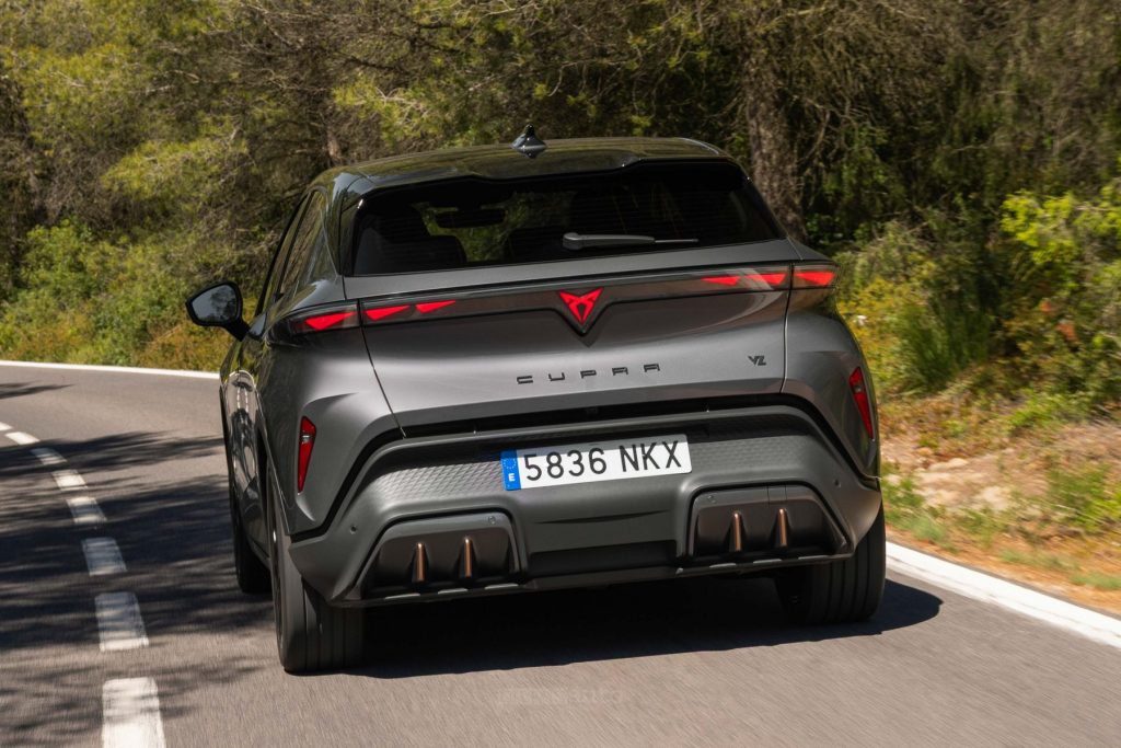 Cupra Raval Edge Plus su strada