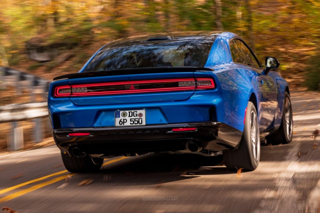 Dodge Charger Sixpack R/T su strada
