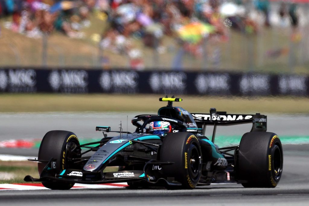 Kimi Antonelli, leader del Mondiale, F1 2026 si è ritirato per un problema tecnico alla sua Mercedes nel Gp di Barcellona