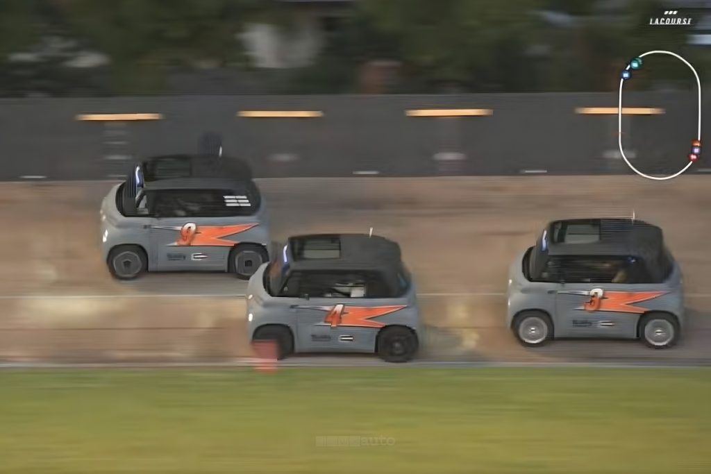 Gara tra Citroën Ami sulla distanza di 100 giri sul velodromo di Commentry, in Francia