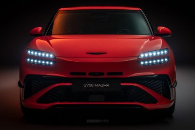 Genesis GV60 Magma frontale, firma luminosa