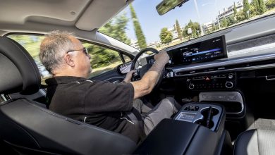 Giovanni Mancini alla guida della Hyundai Ioniq 9