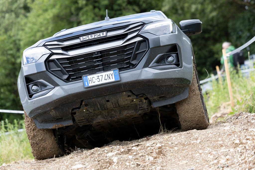 Isuzu D-Max 2026 Nitro Sport protezioni sottoscocca