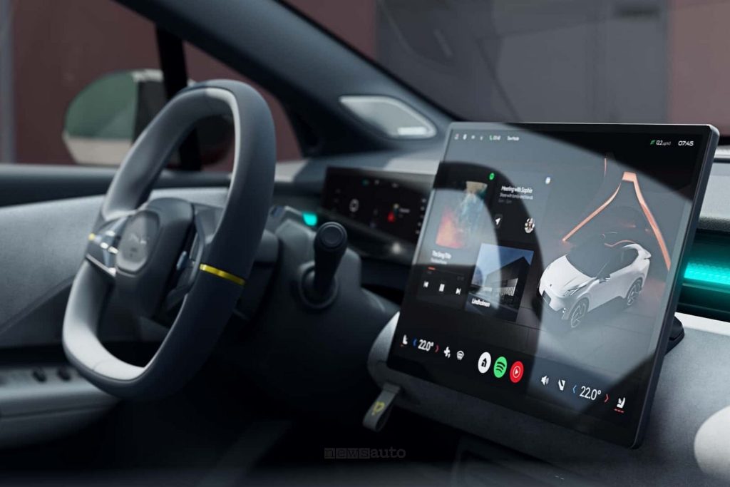 Lynk & Co 02 display infotainment