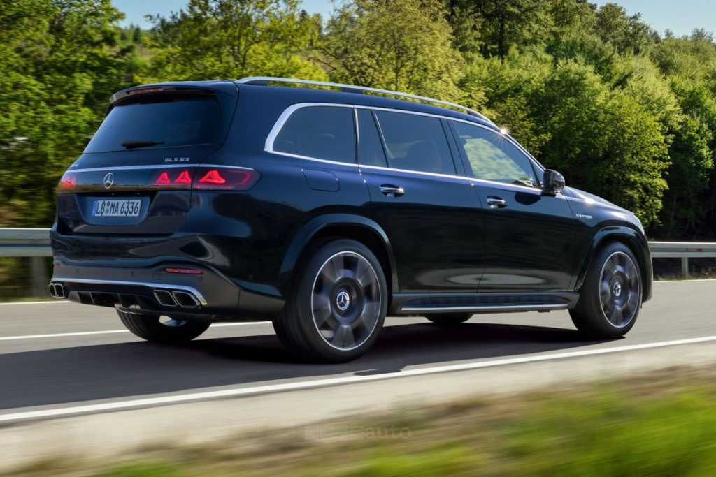 Mercedes-AMG GLS 63 S 4Matic+ su strada