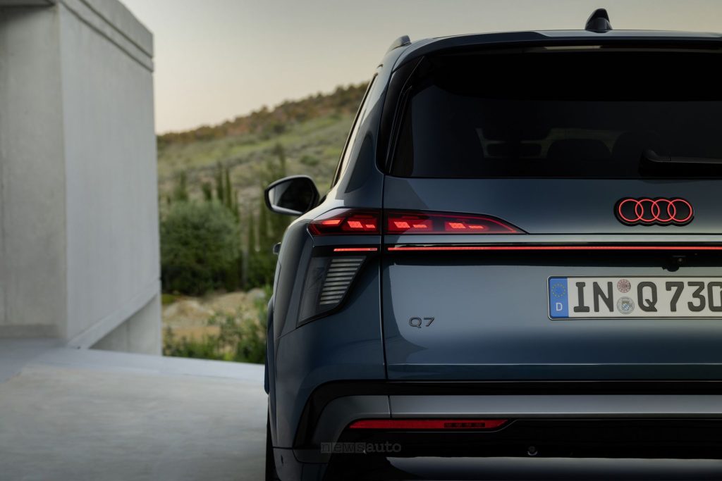 Audi Q7 faro posteriore