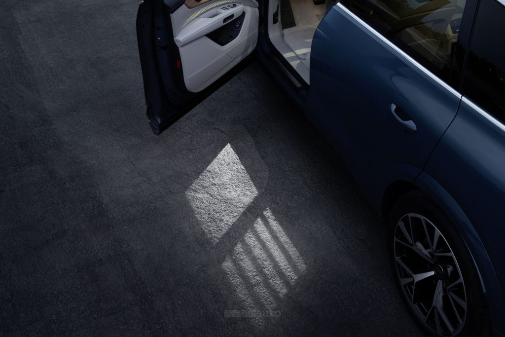 Audi Q7 luce apertura portiera