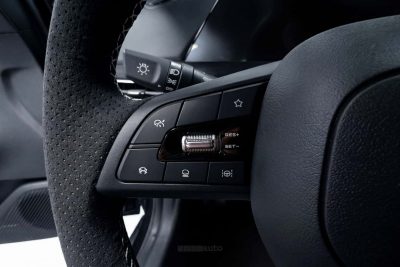 Osca MT6 comandi degli ADAS al volante