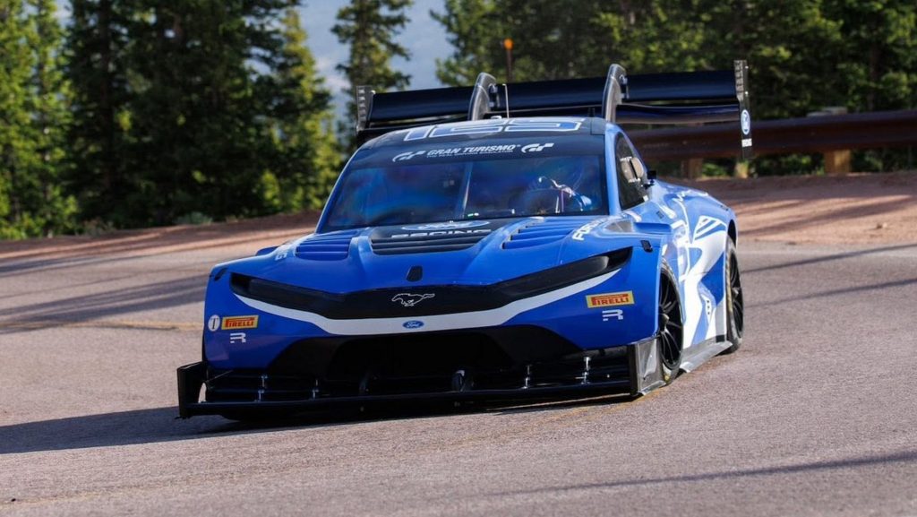 Pikes Peak 2026 Ford Super Mustang Mach-E all'estrema Pikes Peak
