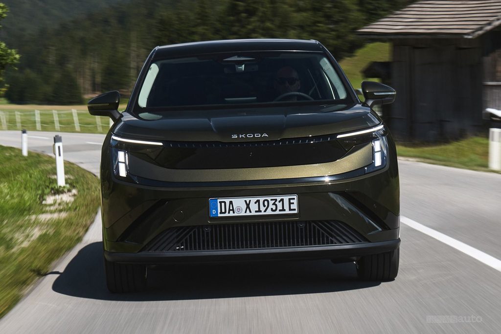 Škoda Peaq Selection frontale, firma luminosa