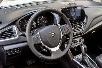Suzuki S-Cross Hybrid volante