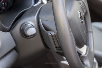 Suzuki S-Cross Hybrid palette al volante della frenata rigenerativa