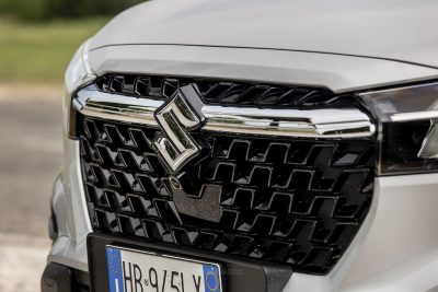 Suzuki S-Cross Hybrid telecamera griglia anteriore