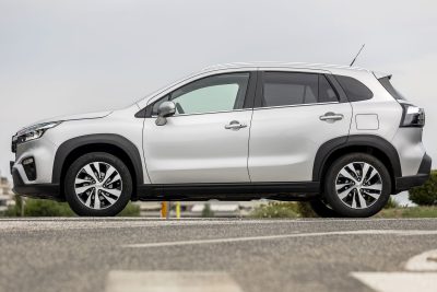 Suzuki S-Cross Hybrid laterale