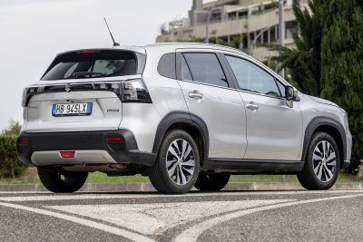 Suzuki S-Cross Hybrid posteriore 3/4